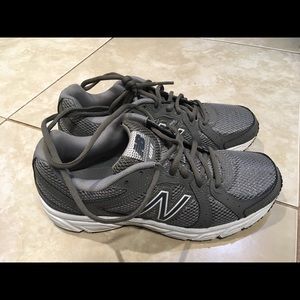 Youth new balance size 7